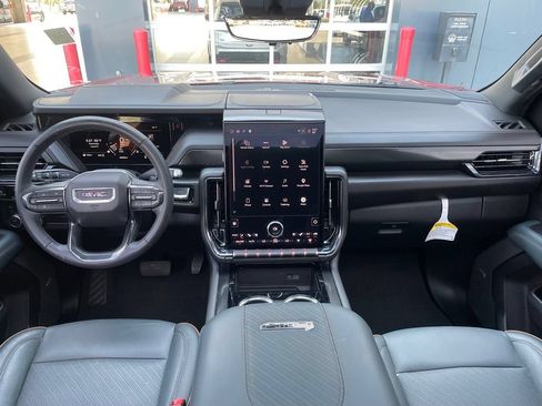 Used 2025 GMC Yukon AT4 w/ AT4 Premium Package AWD/4WD image 13