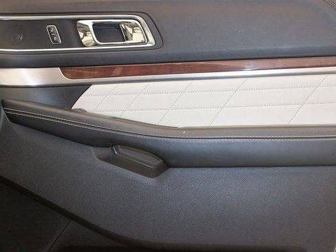 Used 2018 Ford Explorer Platinum image 11