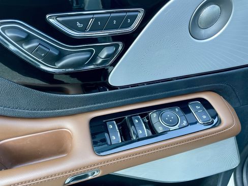 Used 2023 Lincoln Aviator Reserve w/ Equipment Group 201A image 11