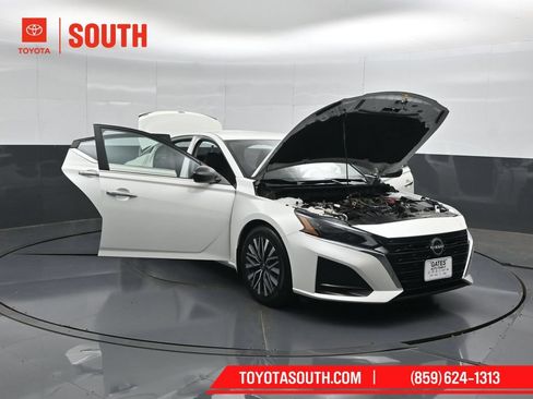 Used 2024 Nissan Altima 2.5 SV FWD image 54