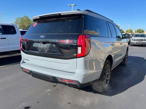 Used 2025 Ford Expedition Platinum w/ Stealth Performance Package AWD/4WD image 2