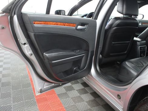 Used 2014 Chrysler 300 AWD image 15