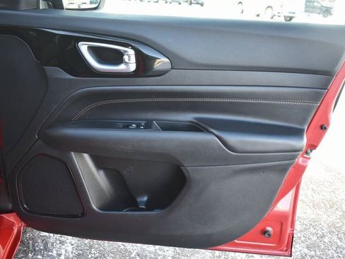 Used 2023 Jeep Compass Limited image 41