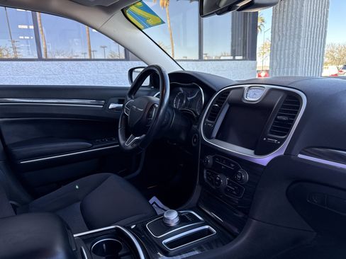 Used 2021 Chrysler 300 Touring w/ Sport Appearance Package image 39