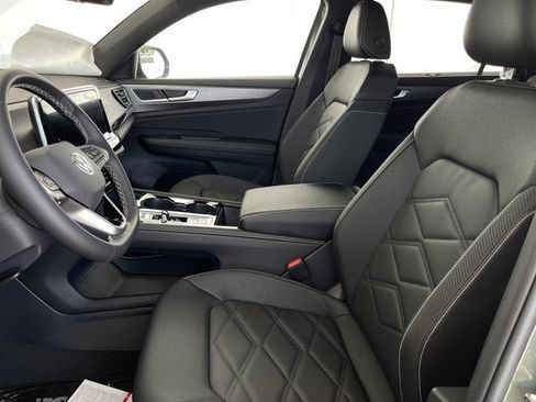 New 2026 Volkswagen Atlas Cross Sport SE FWD image 10
