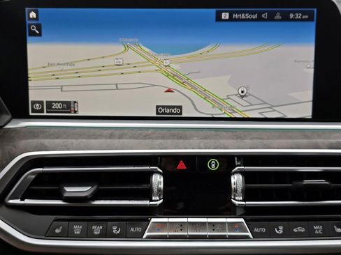 Used 2022 BMW X5 xDrive40i w/ M Sport Package image 16