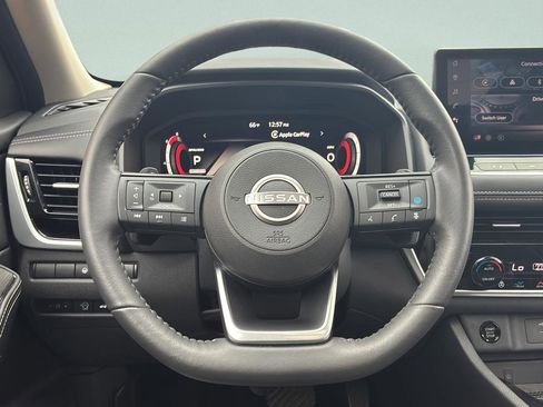 Used 2024 Nissan Rogue SL w/ SL Premium Package image 28