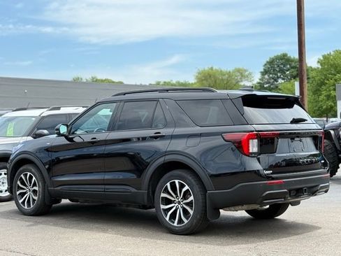 Certified 2025 Ford Explorer ST-Line AWD/4WD image 43