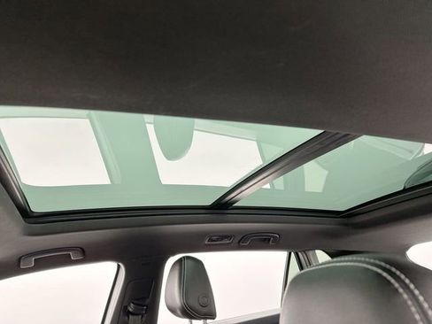 Used 2021 Volkswagen Atlas Cross Sport SE image 21