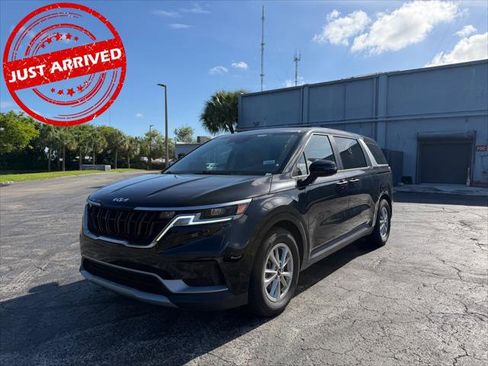 Used 2023 Kia Carnival LX FWD image 1