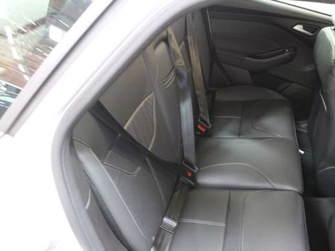 Used 2016 Ford Focus Titanium w/ Titanium Technology Package FWD image 9