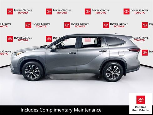 Certified 2025 Toyota Highlander XLE image 8