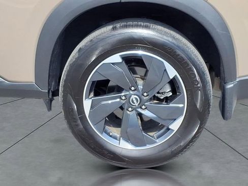 Used 2025 Nissan Rogue SV image 4