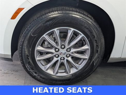 Used 2023 Buick Enclave Essence image 4