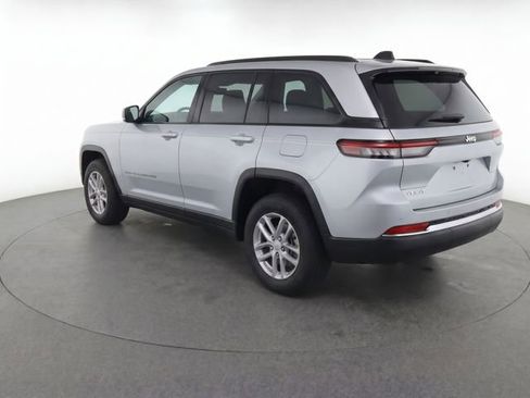 Used 2024 Jeep Grand Cherokee Laredo X w/ Trailer Tow Package AWD/4WD image 3