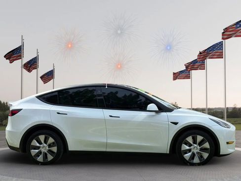 Used 2022 Tesla Model Y Long Range image 4