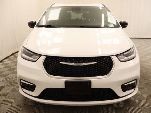 Used 2025 Chrysler Pacifica Select FWD image 4