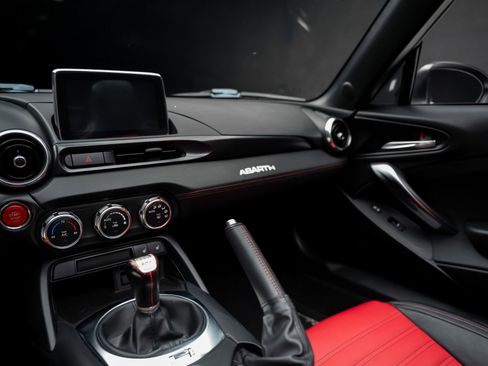 Used 2019 FIAT 124 Spider Abarth w/ Convenience Group RWD image 44