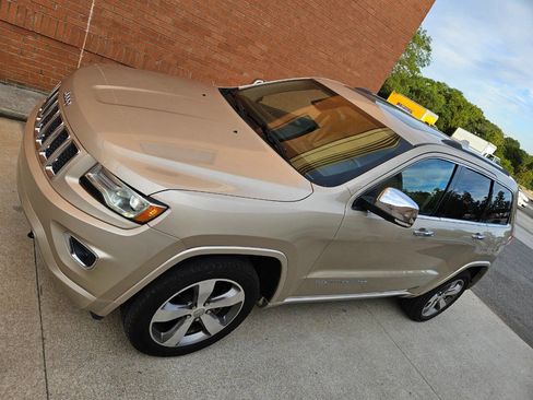 Used 2014 Jeep Grand Cherokee Overland w/ Advanced Technology Group image 23