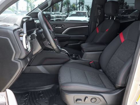 Used 2024 Chevrolet Colorado Z71 w/ Z71 Convenience Package 2 AWD/4WD image 18