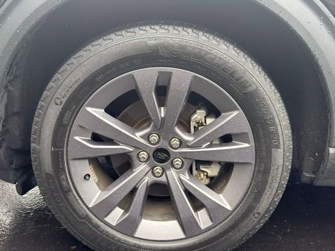 Used 2022 Ford Explorer XLT w/ Equipment Group 202A image 6