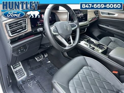 Used 2024 Volkswagen Atlas SEL Premium R-Line image 25