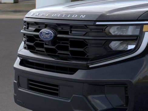 New 2025 Ford Expedition Active image 17