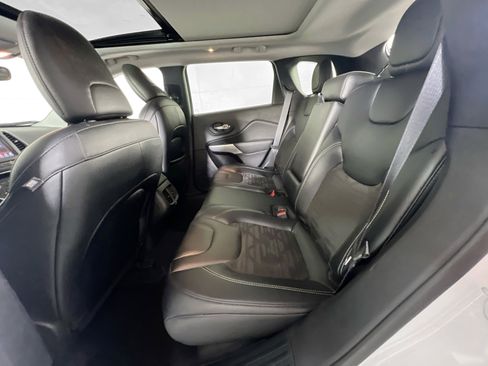 Used 2022 Jeep Cherokee Latitude w/ Sun & Sound Group image 23