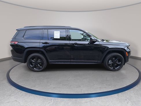 Used 2023 Jeep Grand Cherokee L Laredo AWD/4WD image 4