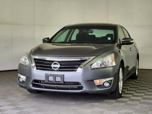 Used 2015 Nissan Altima 2.5 SV w/ Convenience Package FWD image 3