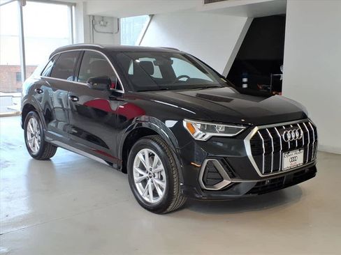 Certified 2025 Audi Q3 2.0T Premium w/ Convenience Package image 3