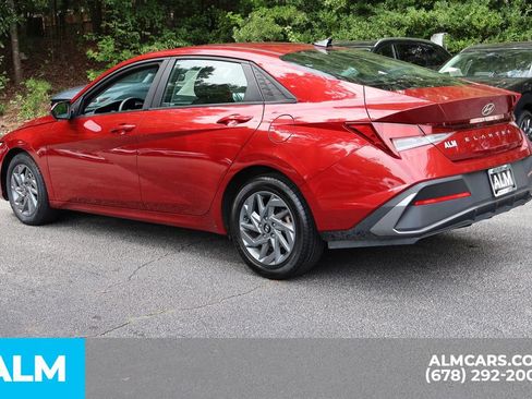 Used 2024 Hyundai Elantra SEL FWD image 8