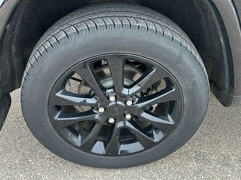 Used 2021 Jeep Grand Cherokee Laredo X image 9