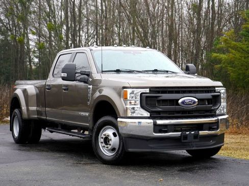 Used 2022 Ford F350 XL w/ Power Equipment Group image 2