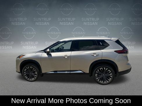 Used 2024 Nissan Rogue Platinum AWD/4WD image 3