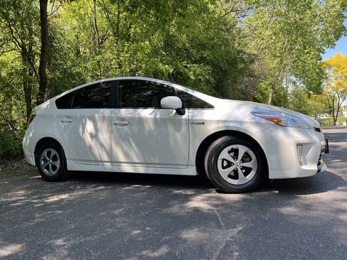 Used 2015 Toyota Prius Three w/ Solar Roof Package FWD image 12