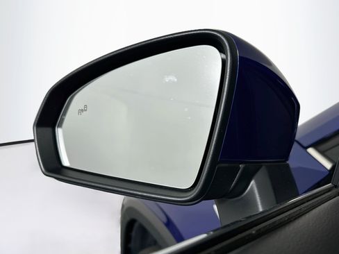 Used 2024 Volkswagen Taos SE w/ Panoramic Sunroof Package FWD image 16