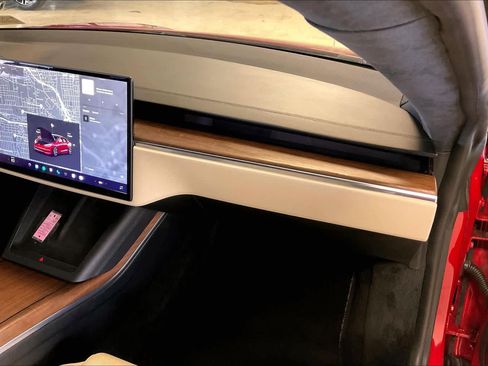 Used 2021 Tesla Model S Plaid image 17