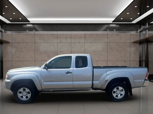 Used 2015 Toyota Tacoma PreRunner w/ SR5 Package image 3