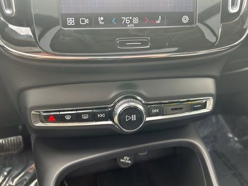 Certified 2025 Volvo XC40 B5 Plus AWD/4WD image 25