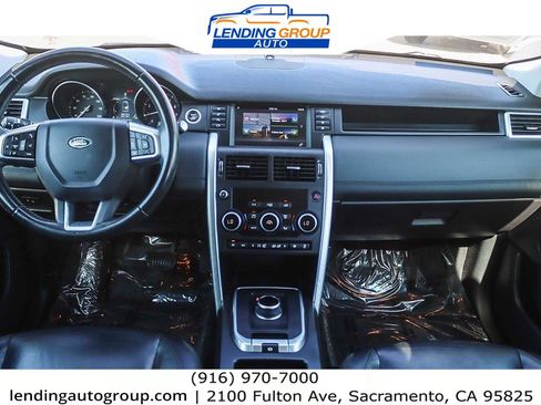 Used 2017 Land Rover Discovery Sport SE image 11