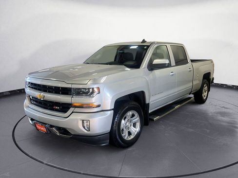 Used 2018 Chevrolet Silverado 1500 LT w/ All Star Edition AWD/4WD image 3