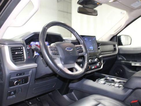 Used 2024 Ford Expedition Max XLT image 17