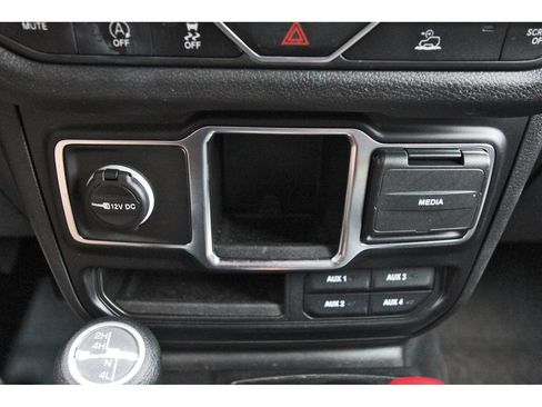 Used 2024 Jeep Wrangler Unlimited Sport AWD/4WD image 28