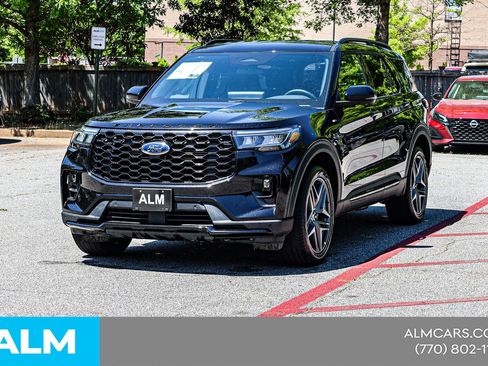 Used 2025 Ford Explorer ST-Line w/ ST-Line Street Pack AWD/4WD image 4