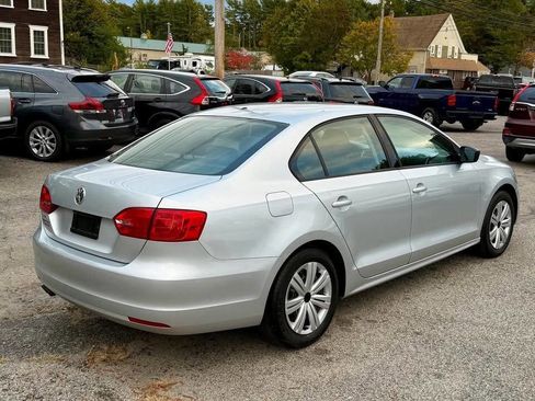 Used 2011 Volkswagen Jetta S image 4