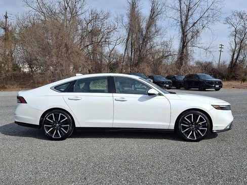 Used 2023 Honda Accord Touring image 7