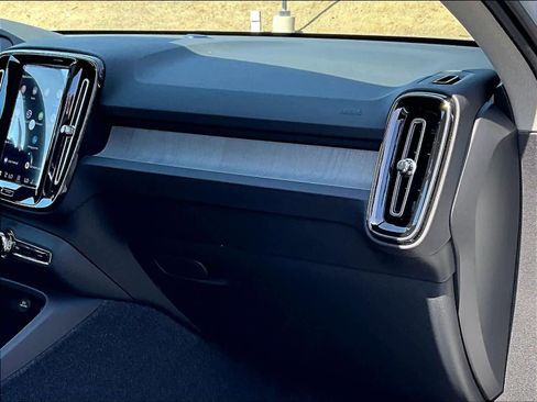 New 2026 Volvo XC40 B5 Core w/ Climate Package image 28