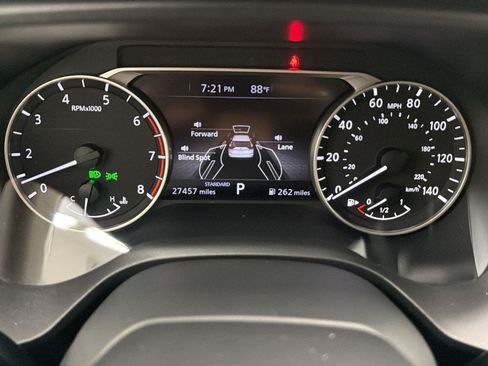 Used 2025 Nissan Rogue SV FWD image 18