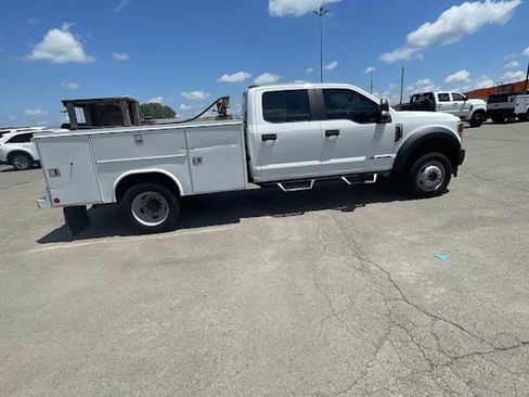 Used 2022 Ford F550 4x4 Crew Cab Super Duty w/ Power Equipment Group image 11
